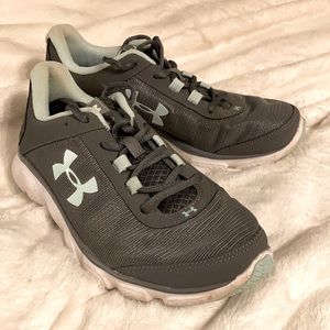 8.5•Women’s Under Armour Grey And Teal Shoes